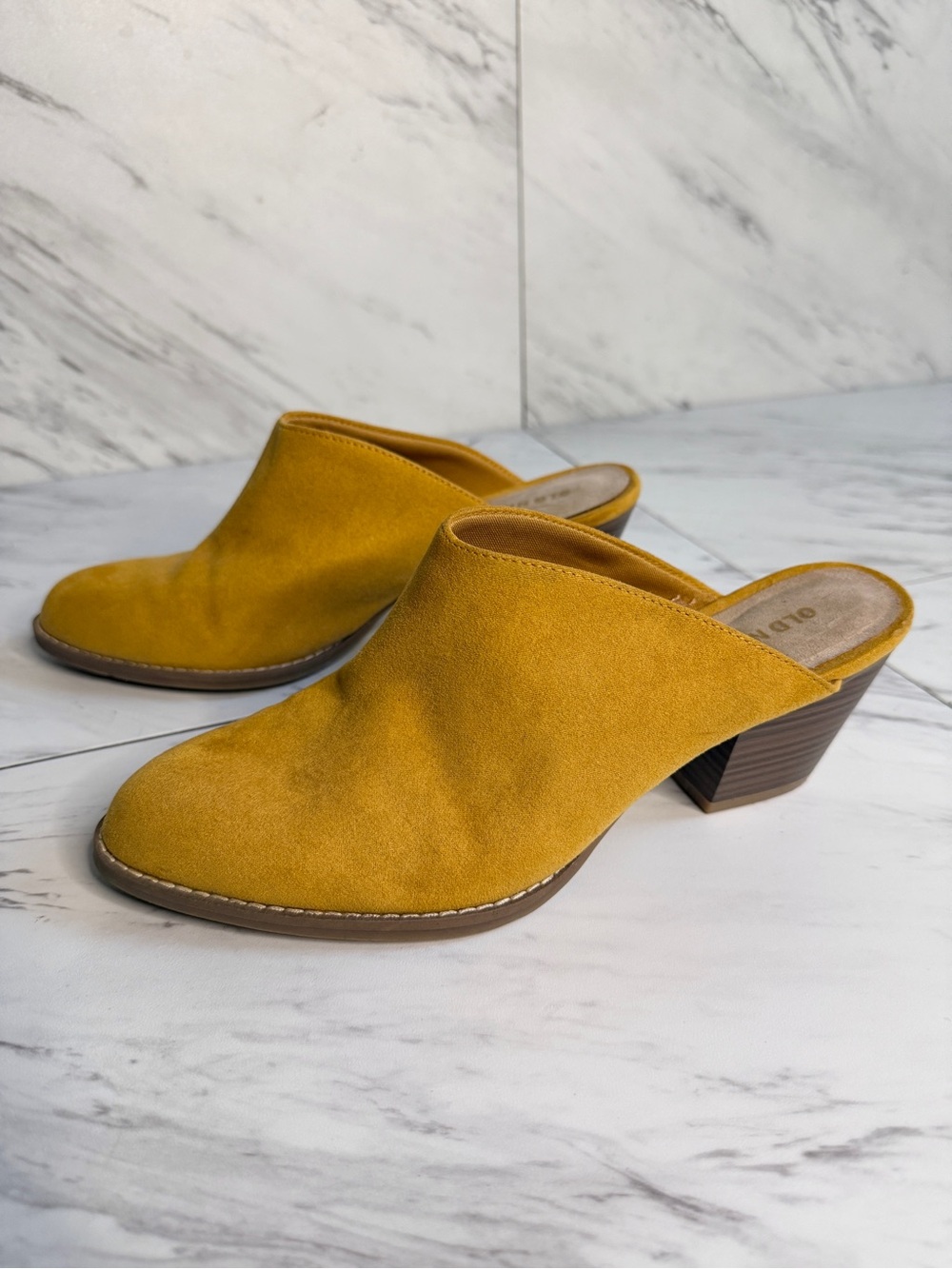 3/$50 Old Navy Mustard Yellow Suede Boho Slip On Mules Block Heel Shoes Size 7M